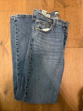 Levi's Straight-Leg Jeans in Medium Blue Wash ribcage straight
